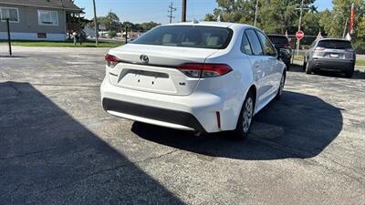 2022 Toyota Corolla LE - Photo 2 - Hobart, IN 46342