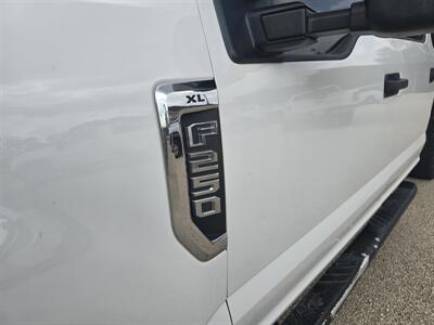 2018 Ford F-250 Super Duty XL  Flatbed Gooseneck - Photo 14 - Conroe, TX 77301