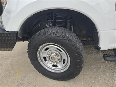 2018 Ford F-250 Super Duty XL  Flatbed Gooseneck - Photo 12 - Conroe, TX 77301