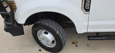2019 Ford F-350 Super Duty XL   - Photo 9 - Conroe, TX 77301
