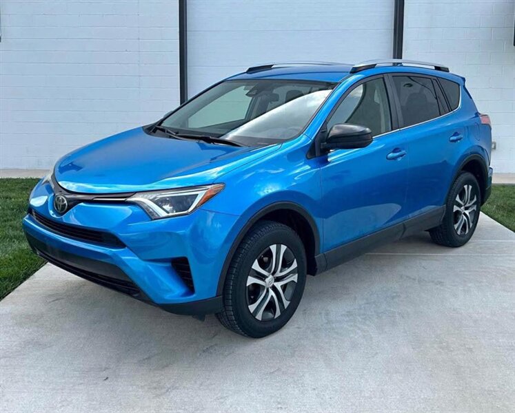 2018 Toyota RAV4 LE - Photo 1 - Greensboro, NC 27407