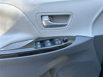 2016 Toyota Sienna Limited Premium 7-Passeng   - Photo 20 - Greensboro, NC 27407