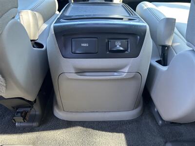 2016 Toyota Sienna Limited Premium 7-Passeng   - Photo 18 - Greensboro, NC 27407