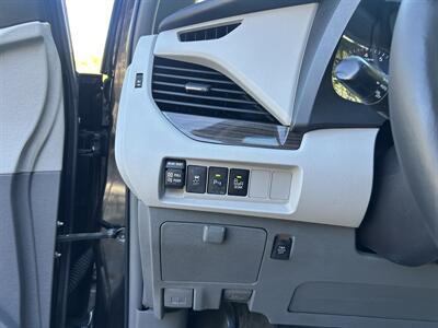 2016 Toyota Sienna Limited Premium 7-Passeng   - Photo 21 - Greensboro, NC 27407