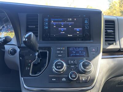 2016 Toyota Sienna Limited Premium 7-Passeng   - Photo 25 - Greensboro, NC 27407