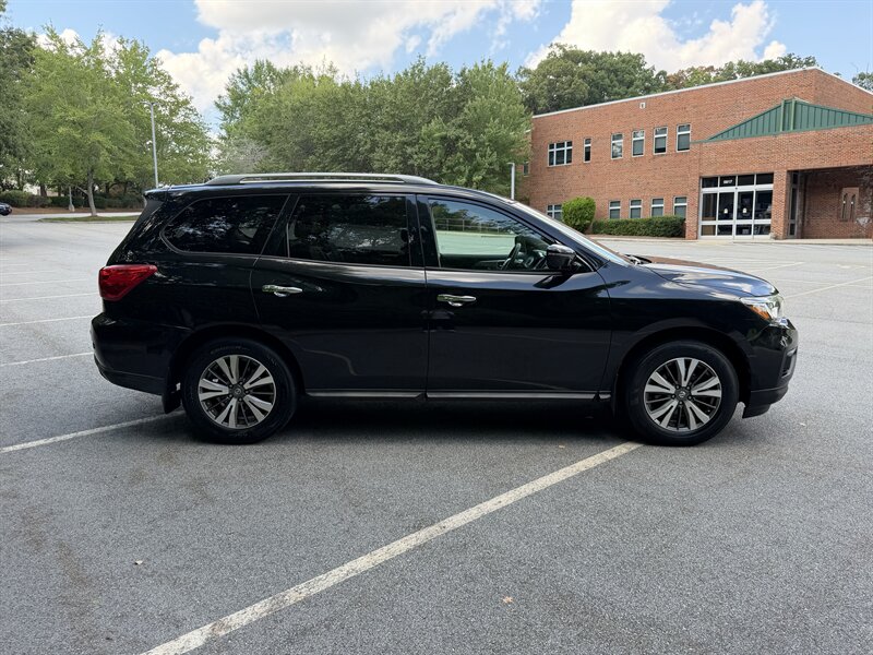 2017 Nissan Pathfinder SL - Photo 6 - Greensboro, NC 27407