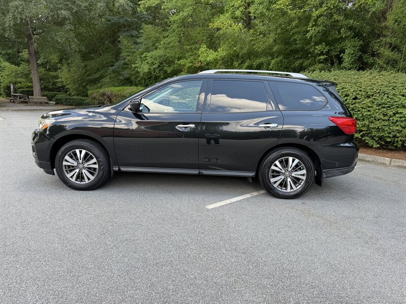 2017 Nissan Pathfinder SL - Photo 2 - Greensboro, NC 27407