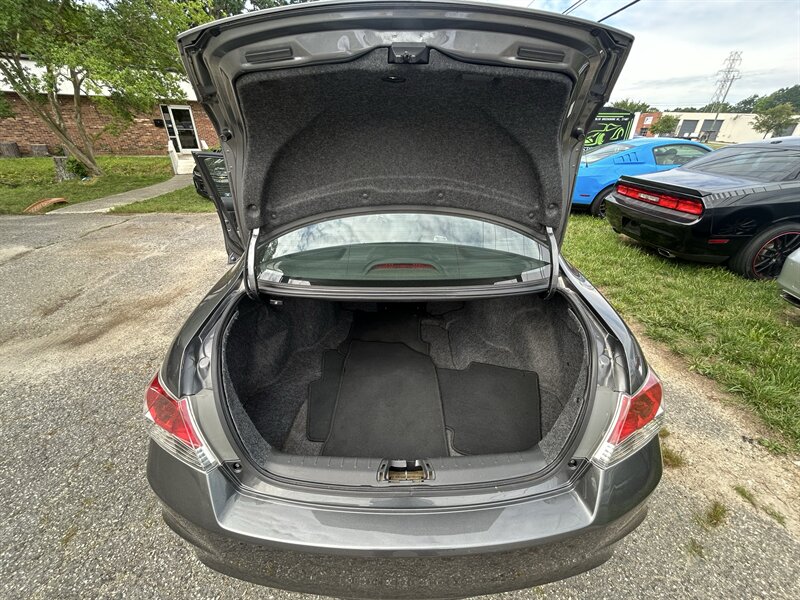 2009 Honda Accord EX-L V6 w/Navi - Photo 9 - Greensboro, NC 27407