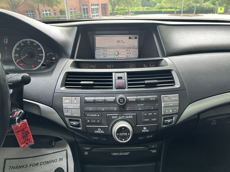 2009 Honda Accord EX-L V6 w/Navi - Photo 16 - Greensboro, NC 27407