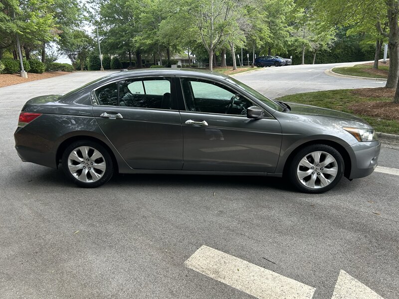2009 Honda Accord EX-L V6 w/Navi - Photo 6 - Greensboro, NC 27407