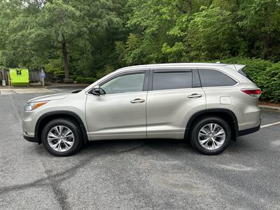 2015 Toyota Highlander XLE   - Photo 2 - Greensboro, NC 27407
