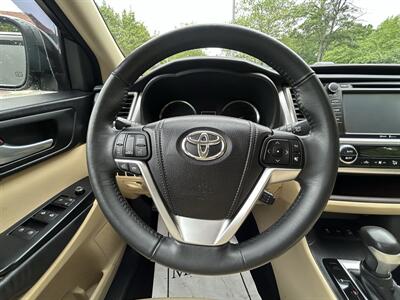2015 Toyota Highlander XLE   - Photo 16 - Greensboro, NC 27407