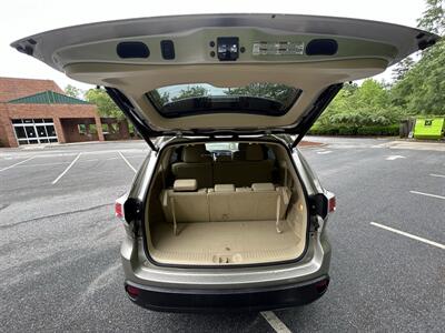 2015 Toyota Highlander XLE   - Photo 9 - Greensboro, NC 27407
