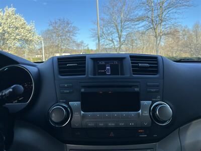 2012 Toyota Highlander   - Photo 14 - Greensboro, NC 27407