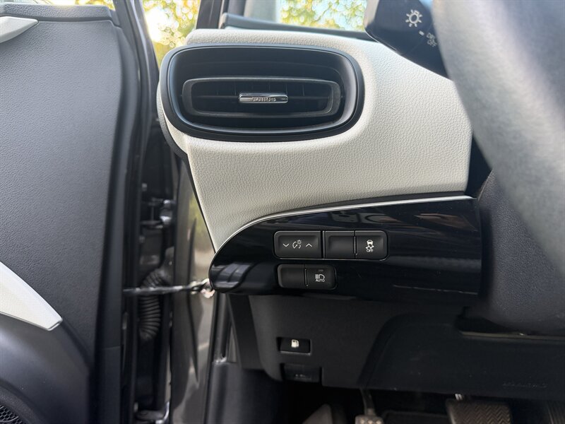 2017 Toyota Prius Two Eco - Photo 17 - Greensboro, NC 27407