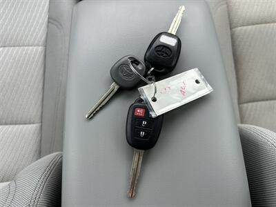 2016 Toyota Camry LE   - Photo 17 - Greensboro, NC 27407