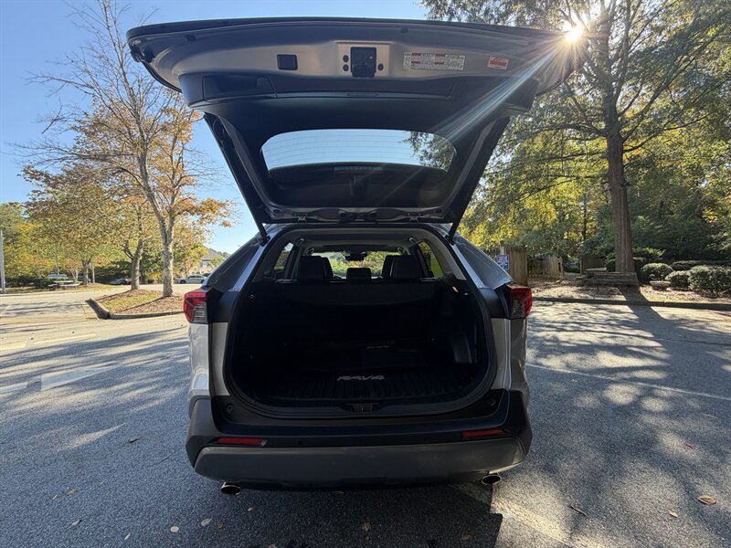 2020 Toyota RAV4 Hybrid Limited - Photo 9 - Greensboro, NC 27407