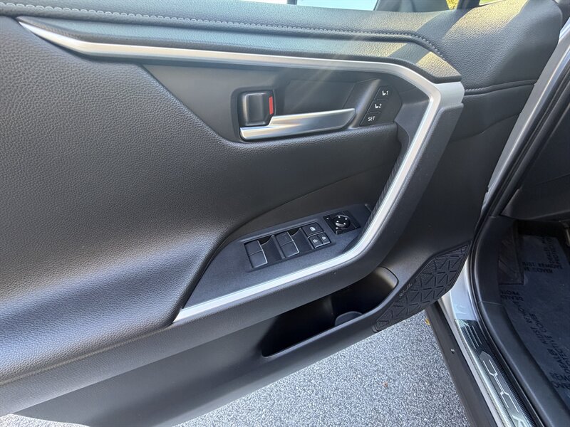 2020 Toyota RAV4 Hybrid Limited - Photo 19 - Greensboro, NC 27407