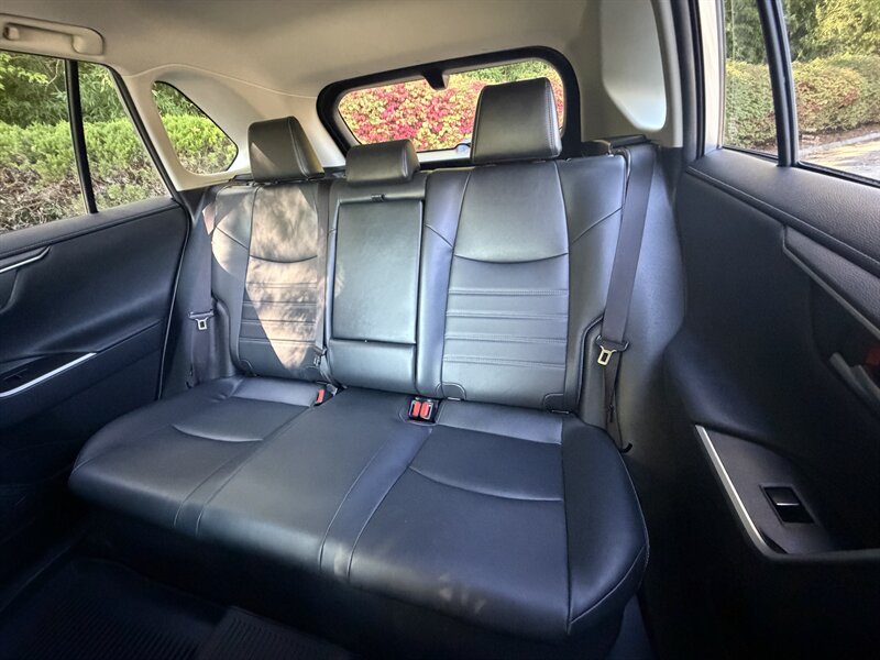 2020 Toyota RAV4 Hybrid Limited - Photo 11 - Greensboro, NC 27407