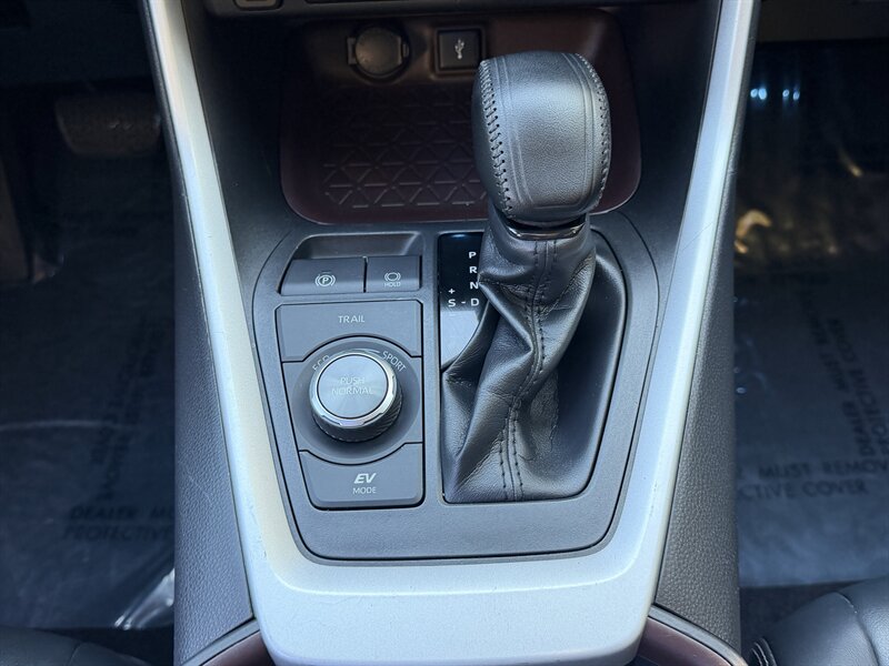2020 Toyota RAV4 Hybrid Limited - Photo 16 - Greensboro, NC 27407