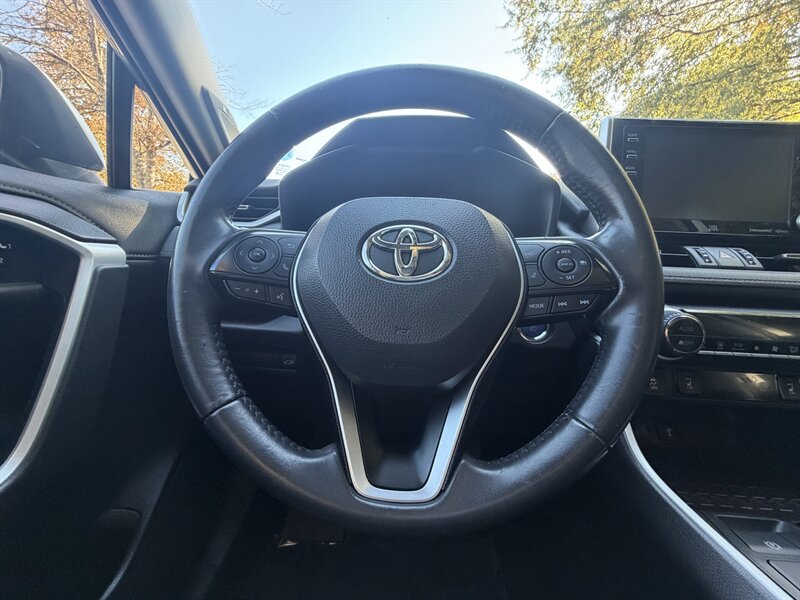 2020 Toyota RAV4 Hybrid Limited - Photo 12 - Greensboro, NC 27407