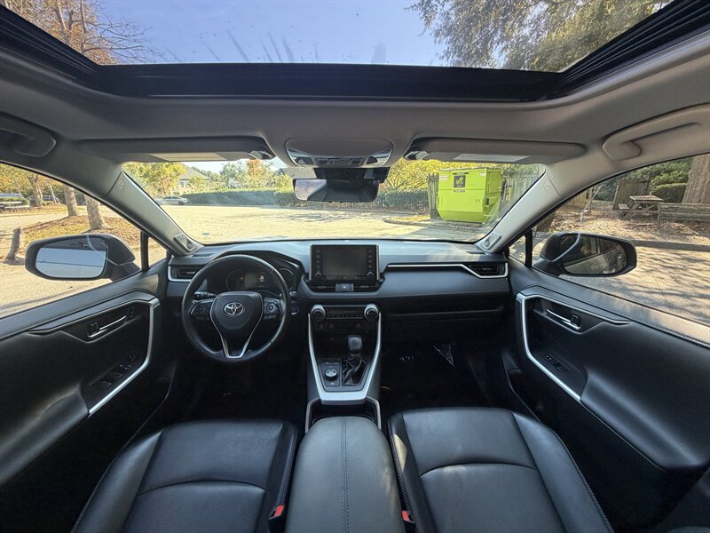 2020 Toyota RAV4 Hybrid Limited - Photo 10 - Greensboro, NC 27407