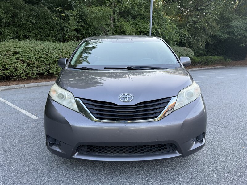 2012 Toyota Sienna LE 8-Passenger - Photo 8 - Greensboro, NC 27407