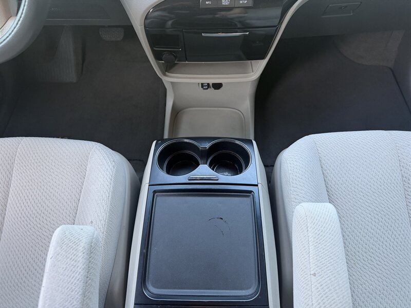 2012 Toyota Sienna LE 8-Passenger - Photo 15 - Greensboro, NC 27407