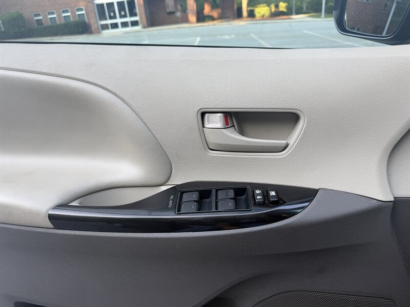 2012 Toyota Sienna LE 8-Passenger - Photo 18 - Greensboro, NC 27407