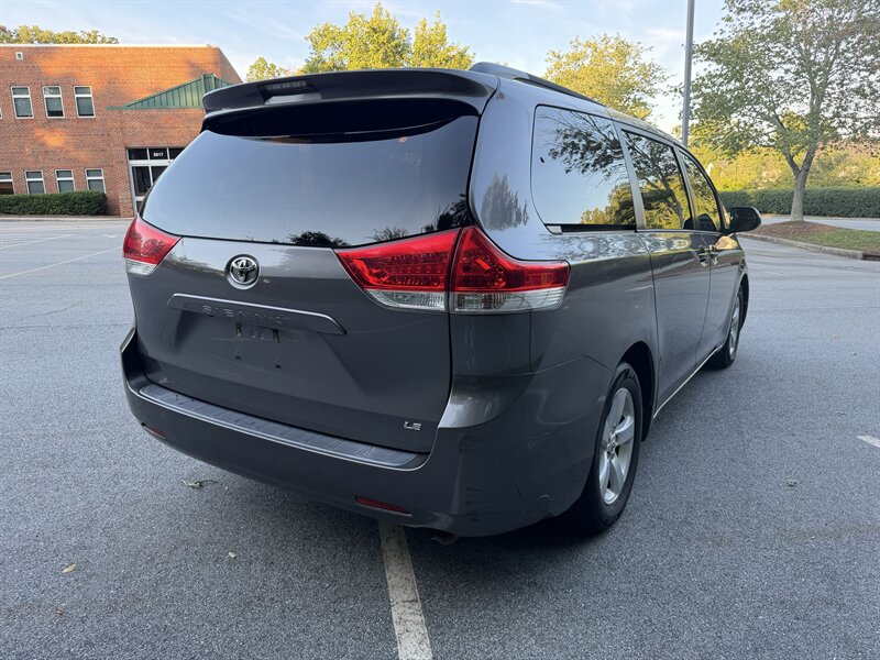 2012 Toyota Sienna LE 8-Passenger - Photo 5 - Greensboro, NC 27407