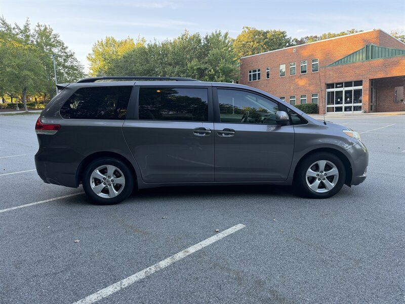 2012 Toyota Sienna LE 8-Passenger - Photo 6 - Greensboro, NC 27407