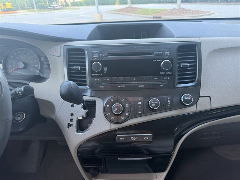 2012 Toyota Sienna LE 8-Passenger - Photo 14 - Greensboro, NC 27407
