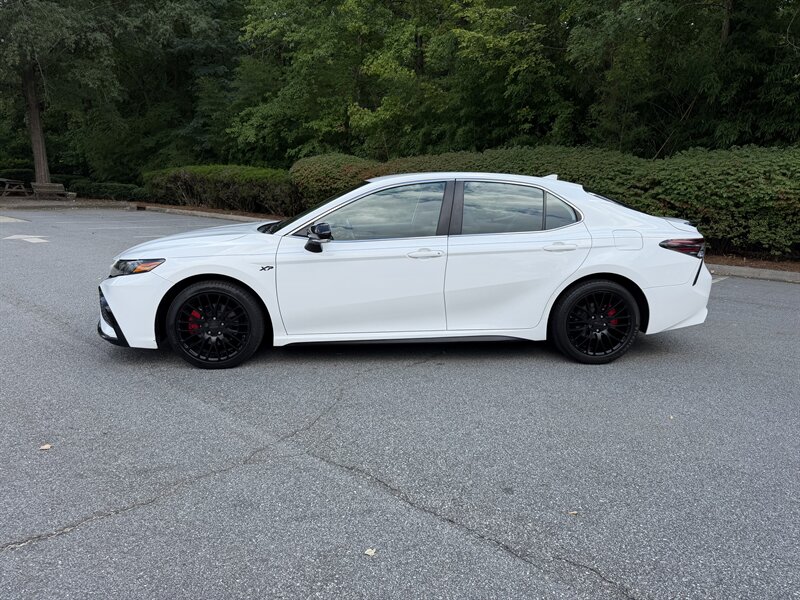 2022 Toyota Camry SE - Photo 2 - Greensboro, NC 27407