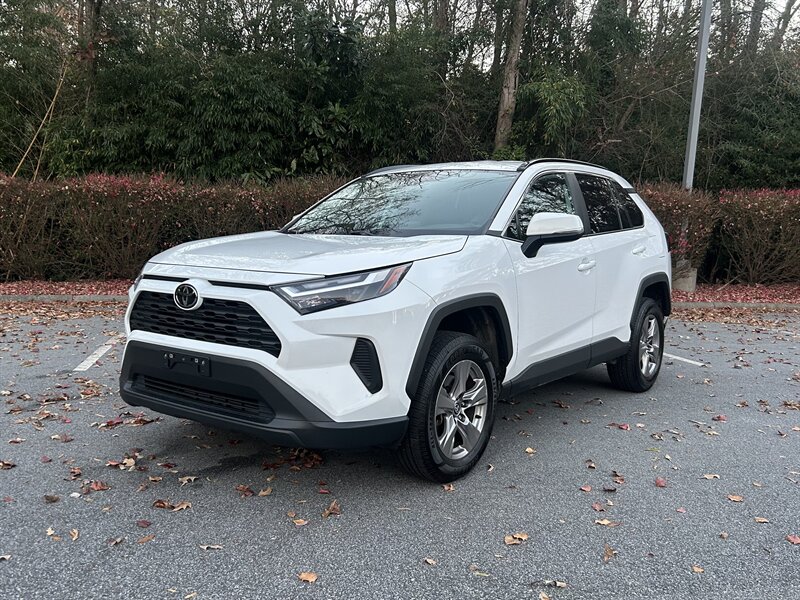 2022 Toyota RAV4 XLE's photo