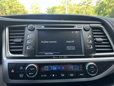 2017 Toyota Highlander LE Plus   - Photo 25 - Greensboro, NC 27407