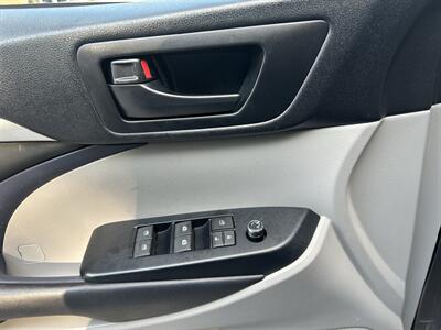 2017 Toyota Highlander LE Plus   - Photo 20 - Greensboro, NC 27407