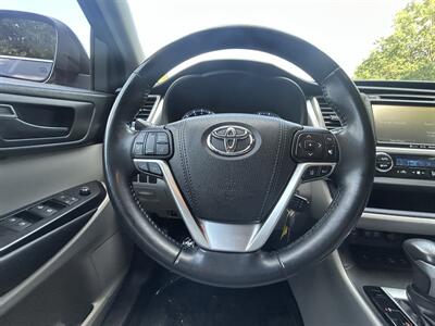 2017 Toyota Highlander LE Plus   - Photo 15 - Greensboro, NC 27407