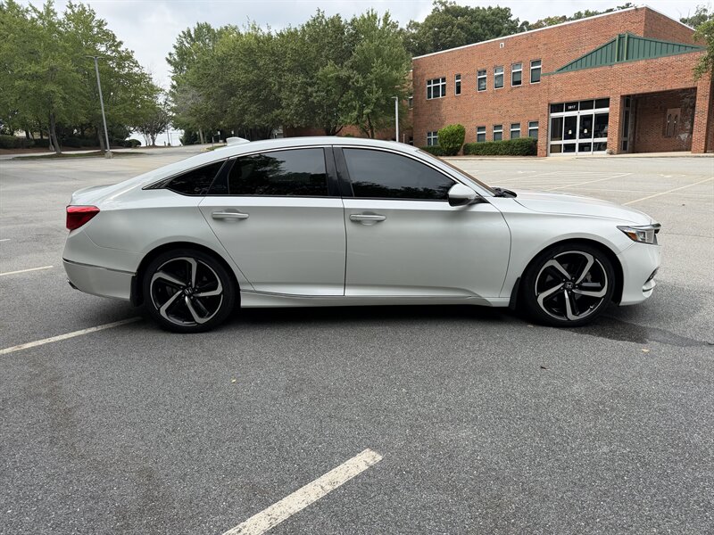 2018 Honda Accord Touring - Photo 6 - Greensboro, NC 27407