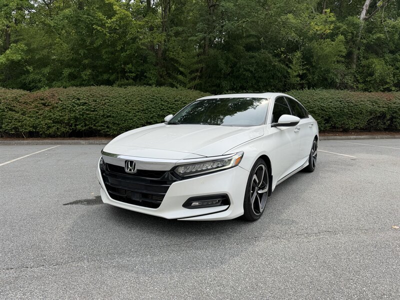 2018 Honda Accord Touring   - Photo 1 - Greensboro, NC 27407