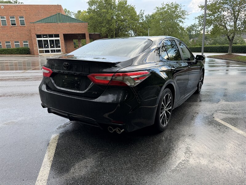 2018 Toyota Camry SE - Photo 5 - Greensboro, NC 27407