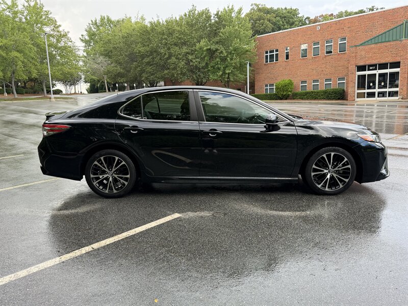 2018 Toyota Camry SE - Photo 6 - Greensboro, NC 27407