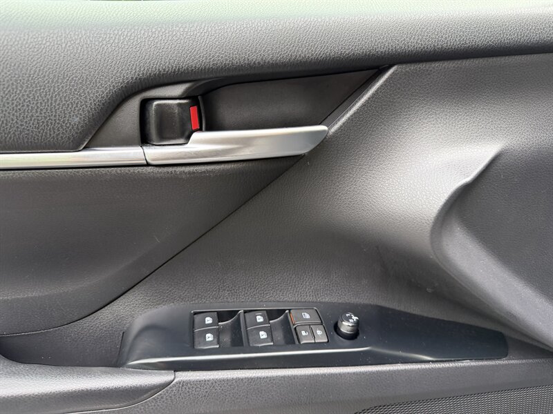 2018 Toyota Camry SE - Photo 18 - Greensboro, NC 27407