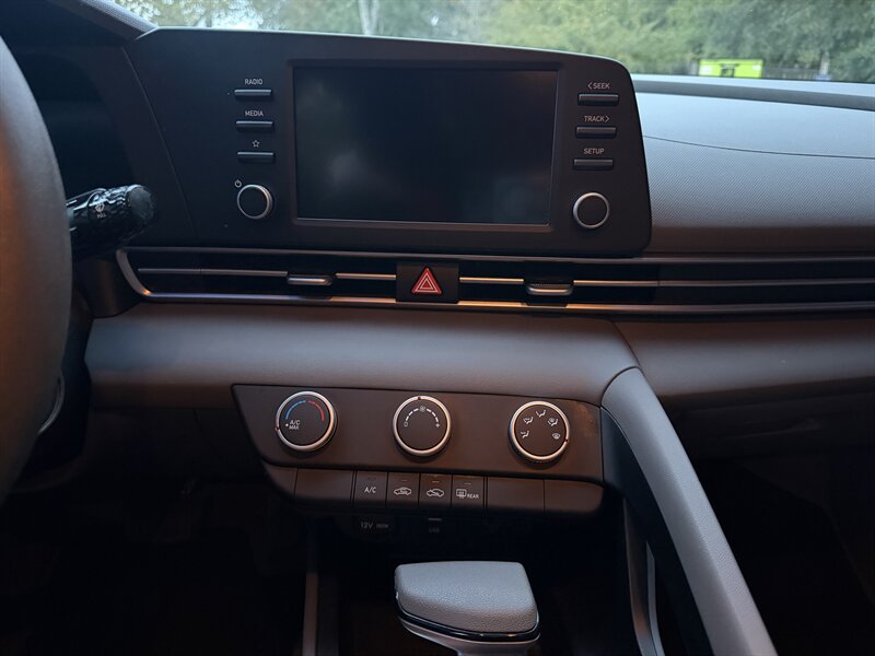 2024 Hyundai ELANTRA SE - Photo 13 - Greensboro, NC 27407