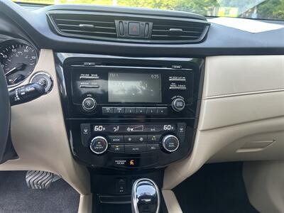2017 Nissan Rogue SV   - Photo 16 - Greensboro, NC 27407