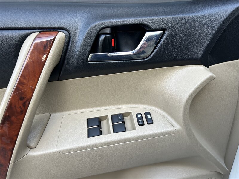 2012 Toyota Highlander Limited   - Photo 11 - Greensboro, NC 27407