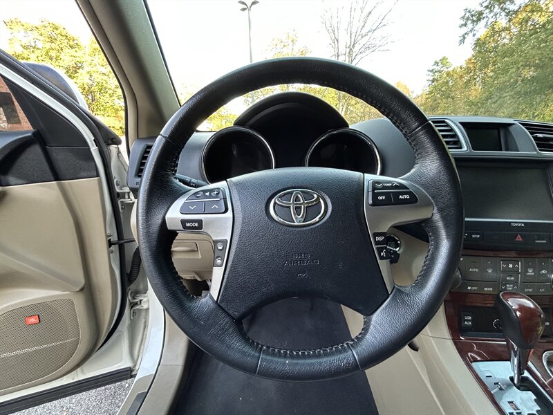 2012 Toyota Highlander Limited   - Photo 13 - Greensboro, NC 27407