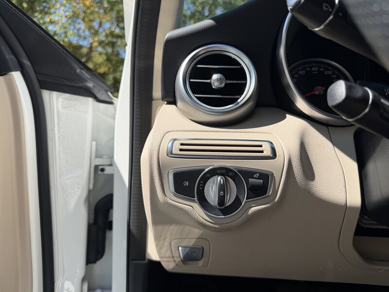 2017 Mercedes-Benz C 300 4MATIC - Photo 19 - Greensboro, NC 27407