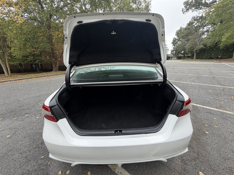 2018 Toyota Camry SE - Photo 9 - Greensboro, NC 27407
