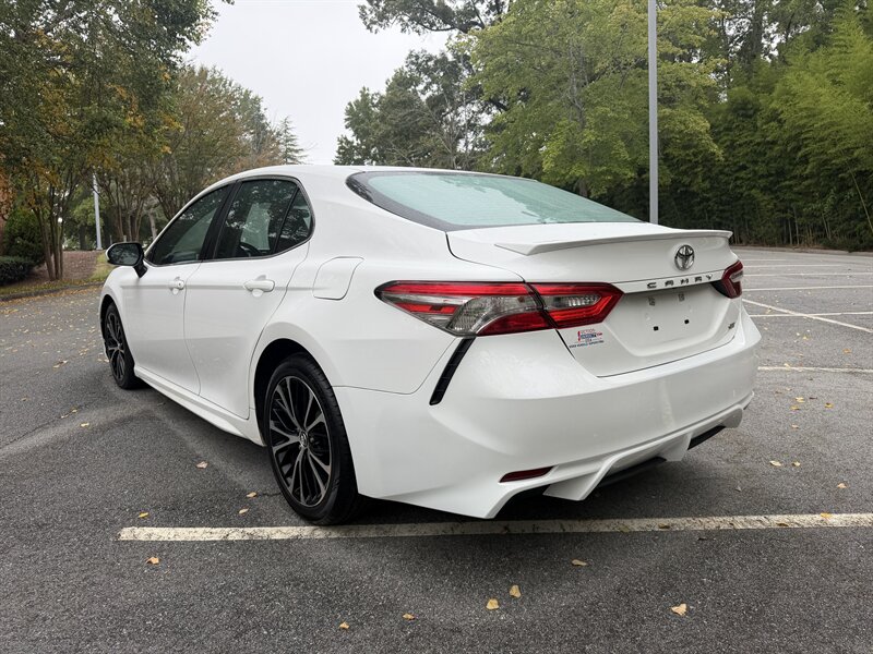 2018 Toyota Camry SE - Photo 3 - Greensboro, NC 27407