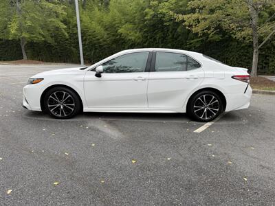 2018 Toyota Camry SE - Photo 2 - Greensboro, NC 27407